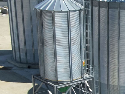 Quick loading silos