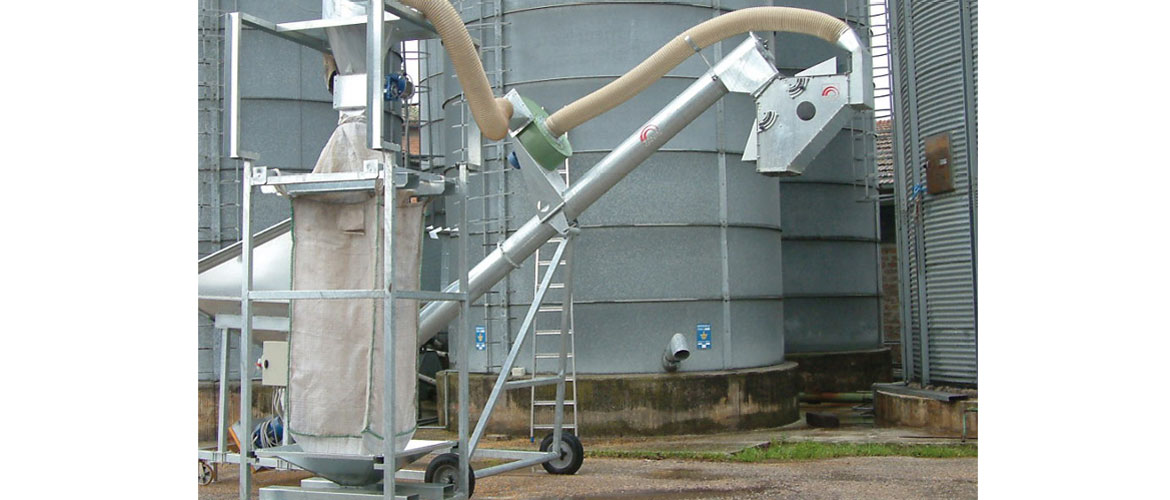 Trailer-mounted tubular auger conveyor
