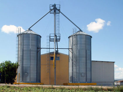Flat base silos - smooth metal