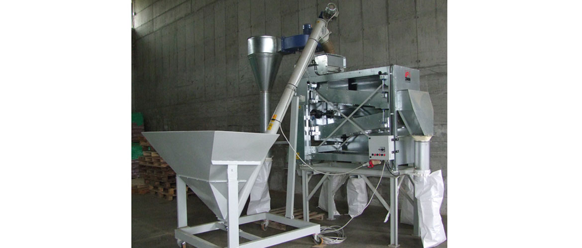 TDC Auger feed hopper